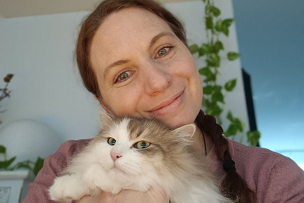 Tierkommunikatorin mit Katze