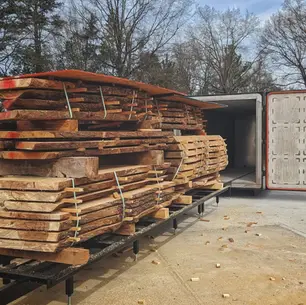 Ovengedroogd of windgedroogd hout: wat is het verschil?