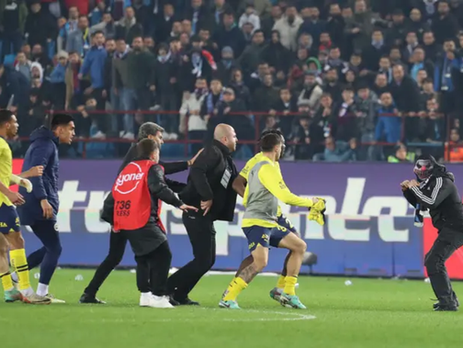 The Match Between Fenerbahçe and Trabzonspor Ended In Chaos