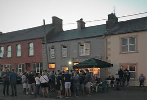Busy croed outside Murphys bar