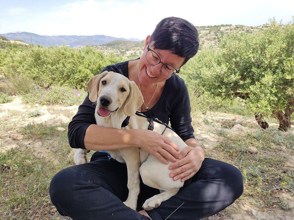 Coach Claudia Schellenberg mit ihrem Hund