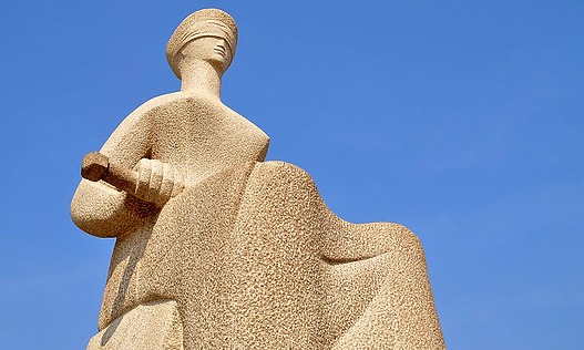 estátua_da_justiça_edited.jpg