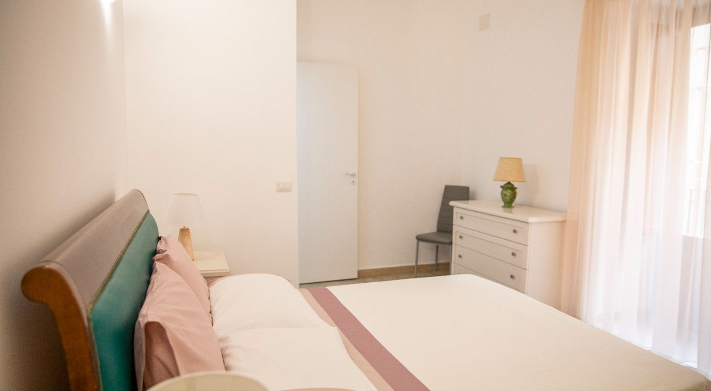 Camera da letto matrimoniale con balcone
