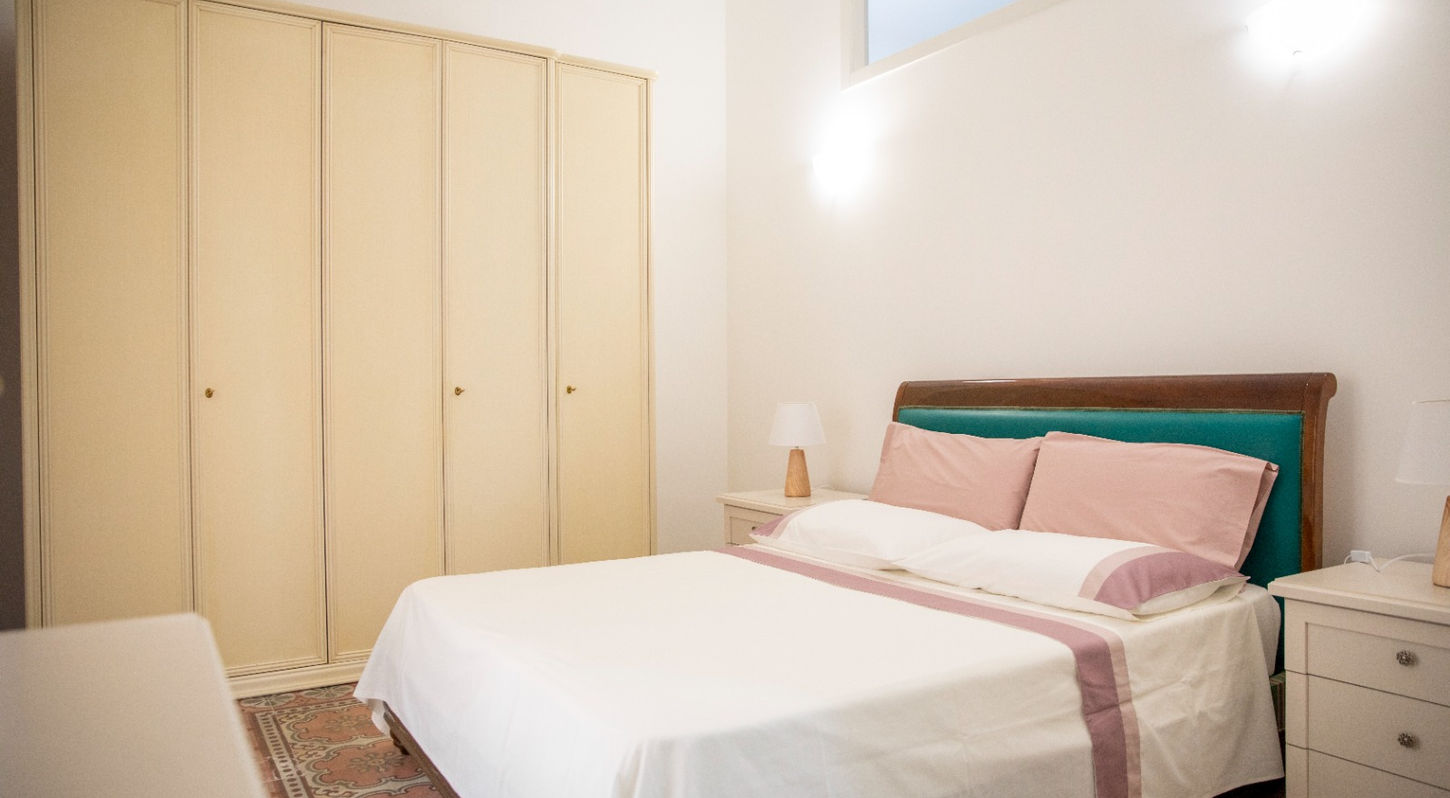 Camera da letto matrimoniale con balcone