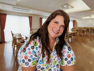 At just 16 years old, Montell Fields stepped into the healthcare field as a home health care worker. She didn’t see it as a coincidence; she knew God was directing her into this path for His purpose and plan. With a servant’s heart and a passion for helping others, she discovered early on that caregiving could be more than a career. It could be a ministry. Montell quickly became known as “the singing CNA.” 