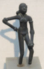 Бронзовая скульптура «Танцующая девушка». 2300–1750 гг. до н. э.