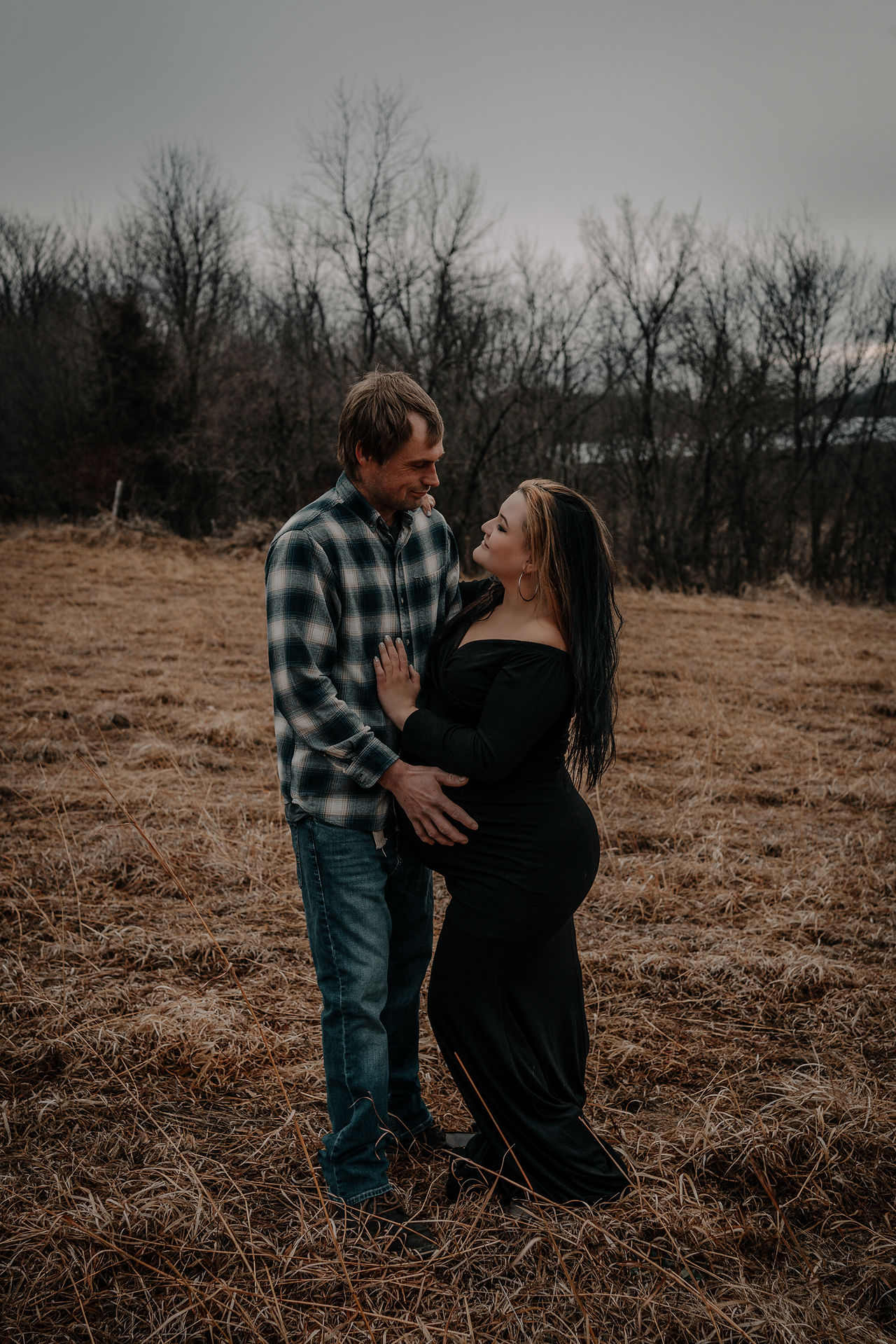 minnesota cinematic moody maternity photographer
