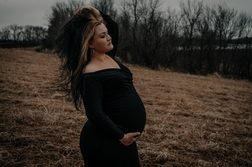 minnesota cinematic moody maternity photographer