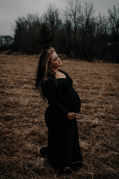 minnesota cinematic moody maternity photographer