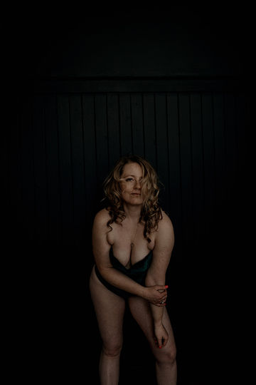 Moody dark boudoir photographer Minnesota.jpg