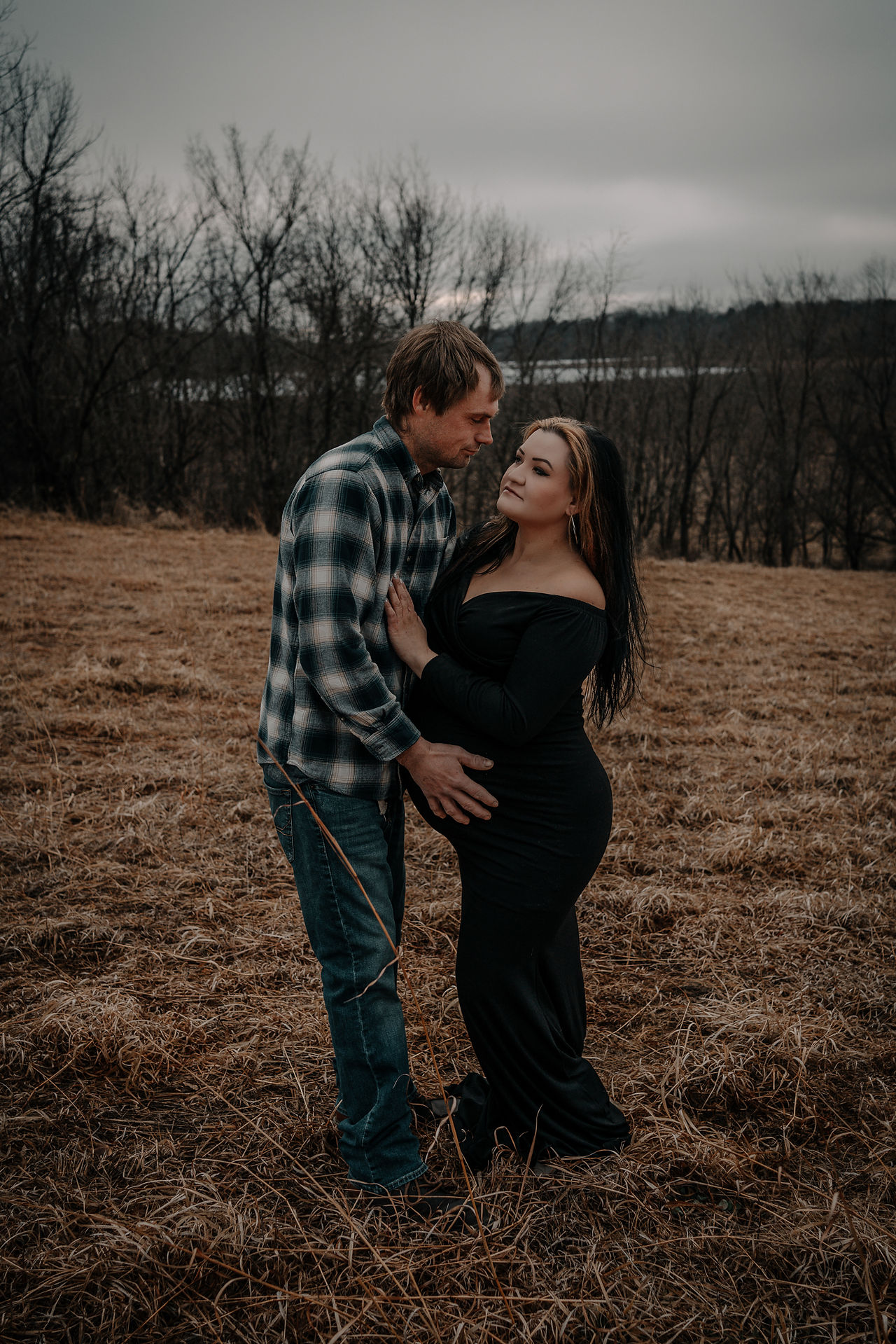 minnesota cinematic moody maternity photographer