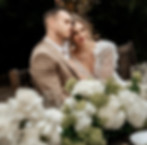 Brautpaar am Hochzeitstisch