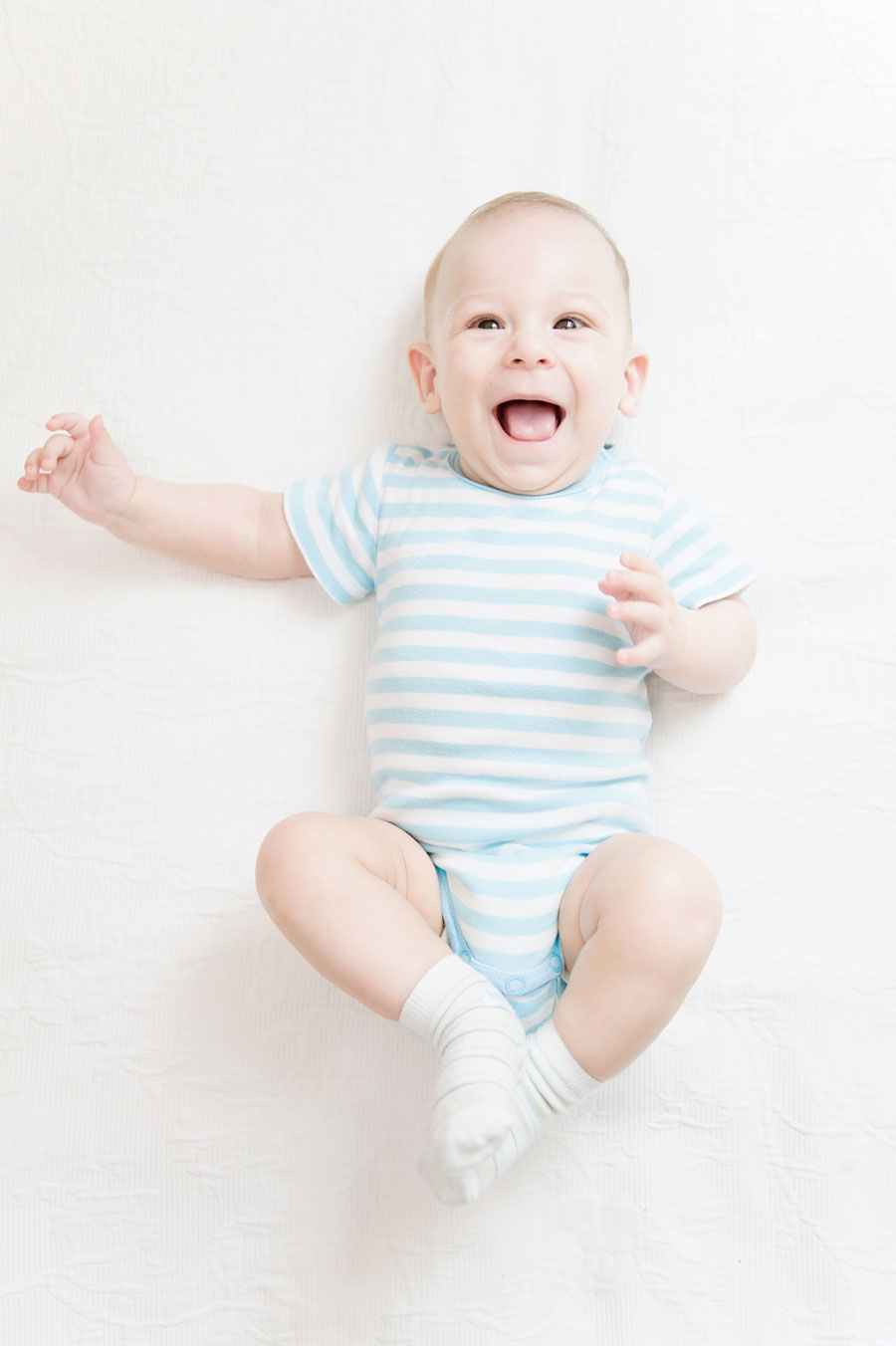 Emekleyen Bebek Duvar Kağıdı | 3 Boyutlu Kabartmalı Duvar Kağıdı | İzmir