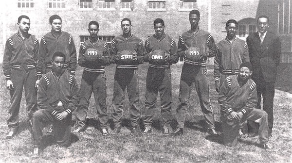 1943 Richmond High Basketball Photo (2).jpg