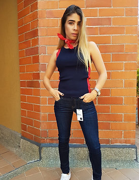 BLUSA NEGRA CON RAYA ROJA