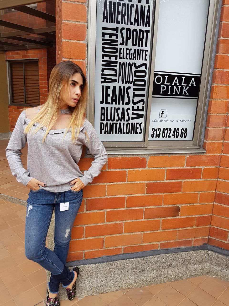 Miniatura: CAMISETA CUELLO DE BANDEJA GRIS