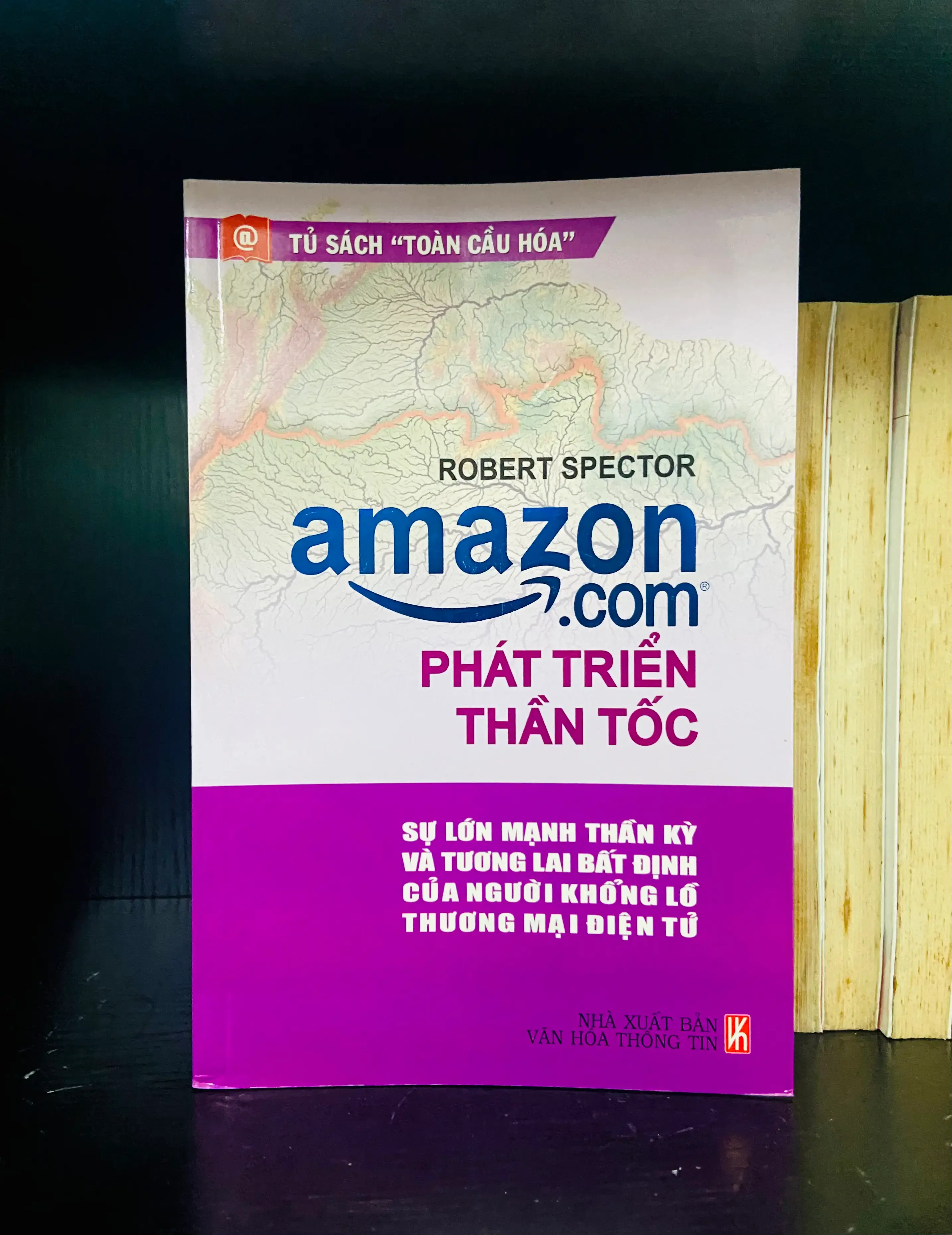 Amazon.com phát triển thần tốc - Robert Spector