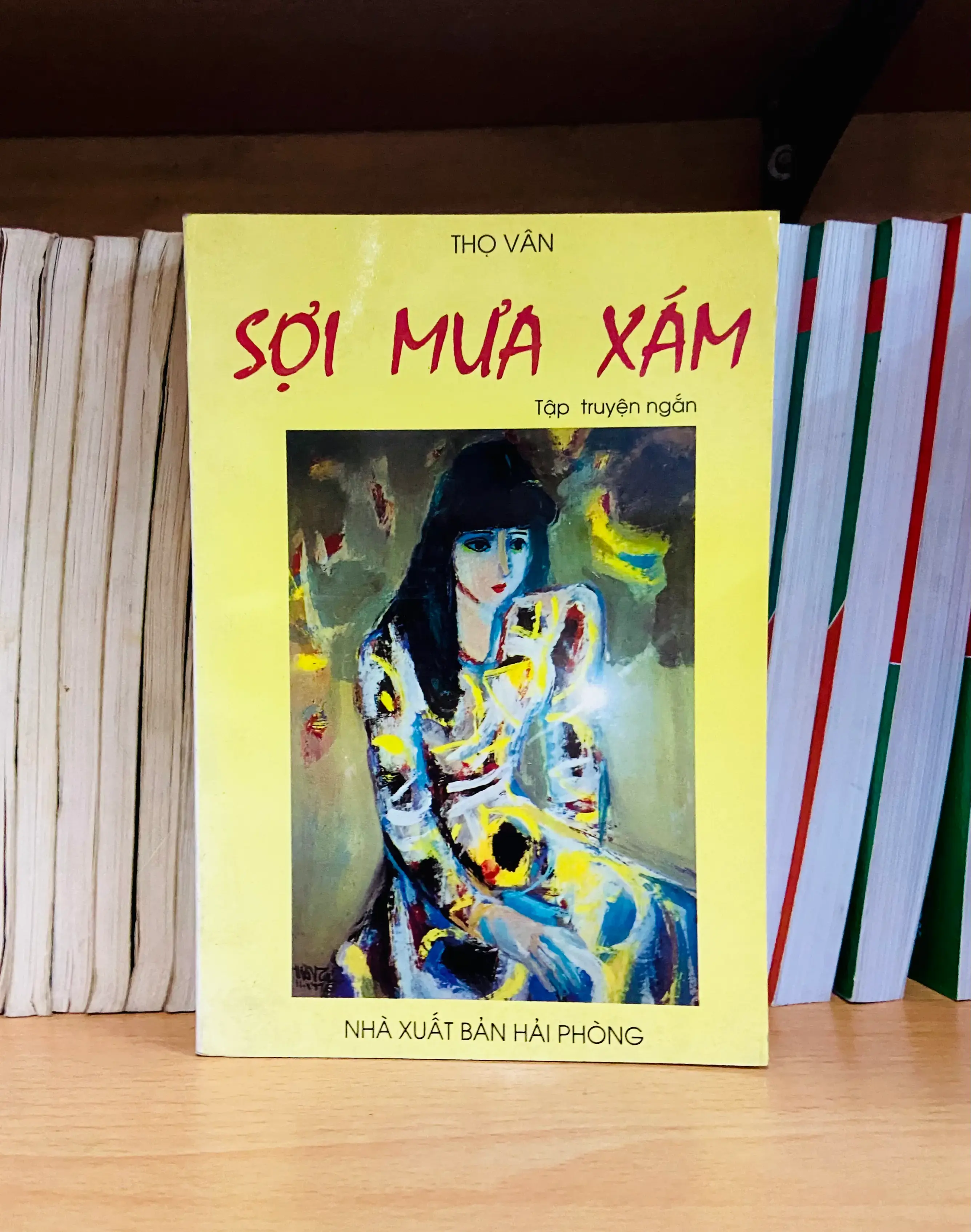 Sợi mưa xám - Thọ Vận