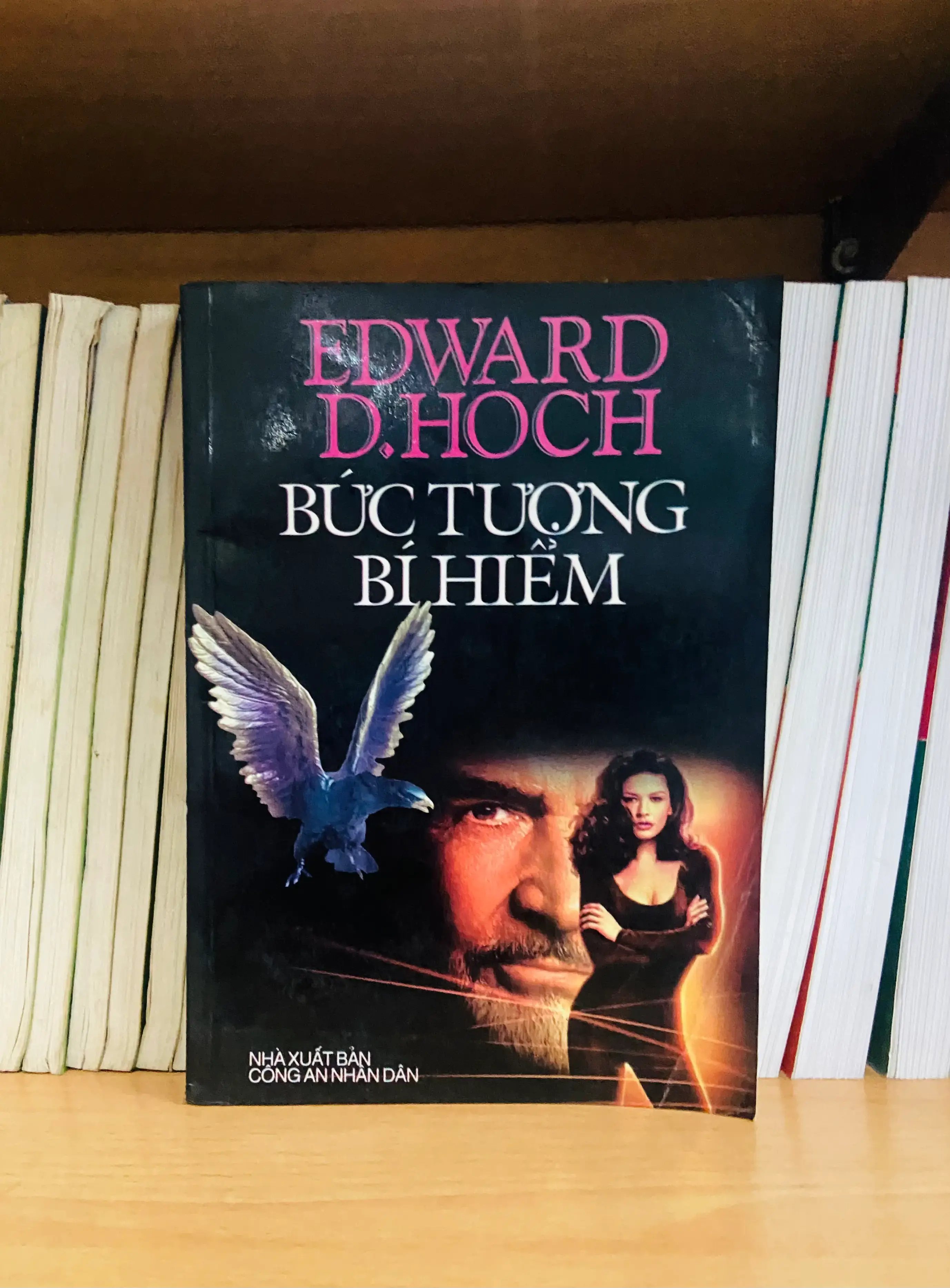 Bức tượng bí hiểm - Edward D.Hoch