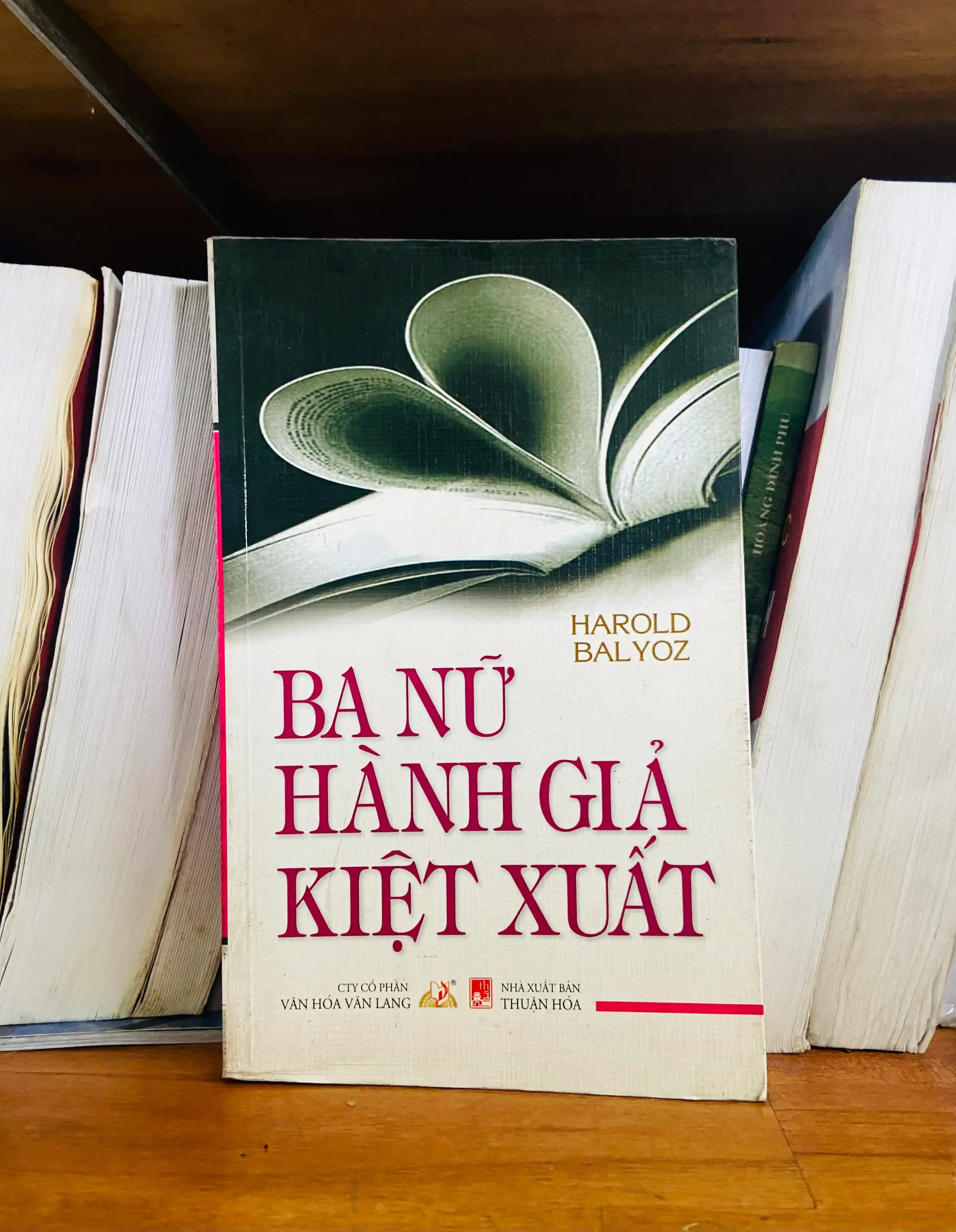 Ba nữ hành giả kiệt xuất - Harold Balyoz
