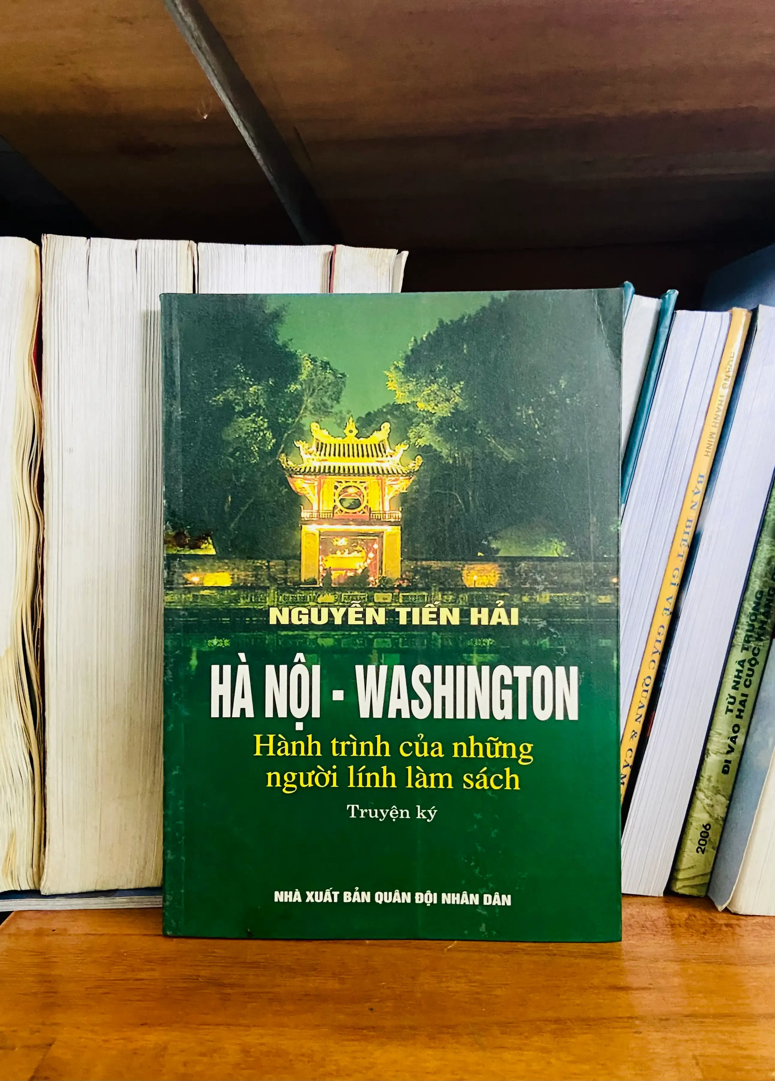 Hà Nội - Washington Hành trình của những người lính làm sách
