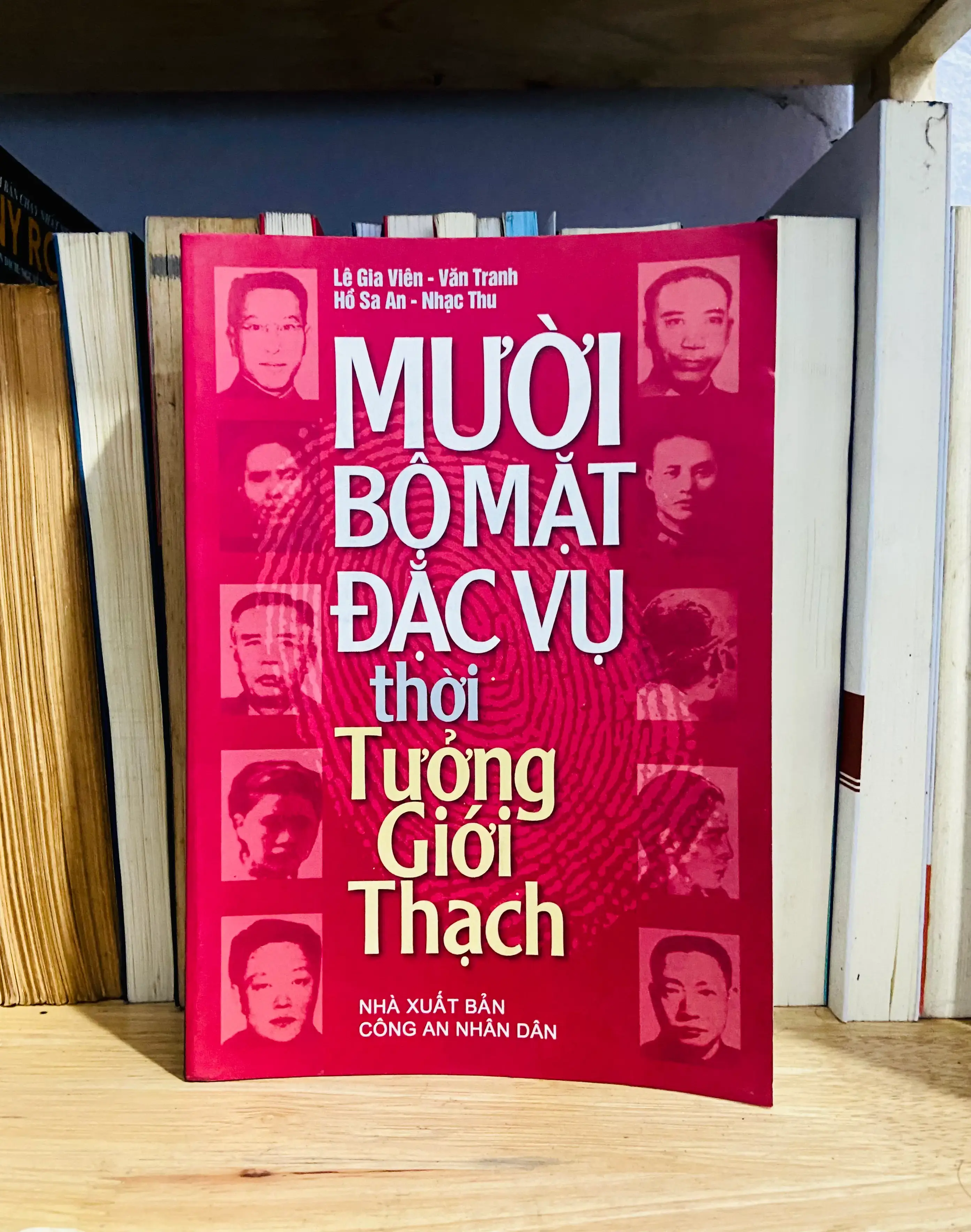 Mười bộ mặt đặc vụ thời Tưởng Giới Thạch - Nhiều tác giả
