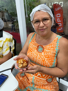 Rosenir aproveita todo tempo disponível para aprender um pouco mais, hoje cozinha para a família, mas planeja iniciar a venda de bolos de potes. Foto: Hyan Martins