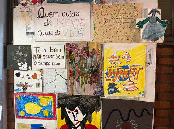 Os murais trazem artes realizadas pelos pacientes como atividade terapêutica