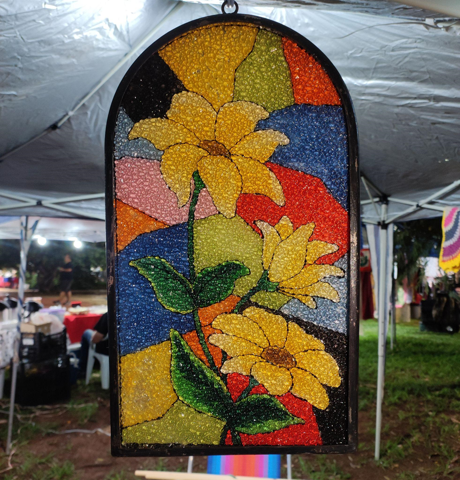 Pintura em moldura de vidro feito com tinta esmalte