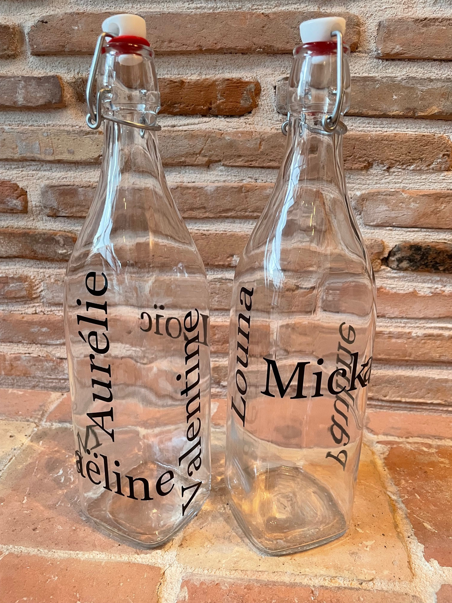 Bouteille personnalisée à l'ancienne carrée prénoms