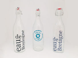 Bouteilles personnalisées carrées ou rondes ? Texte ou logo ?