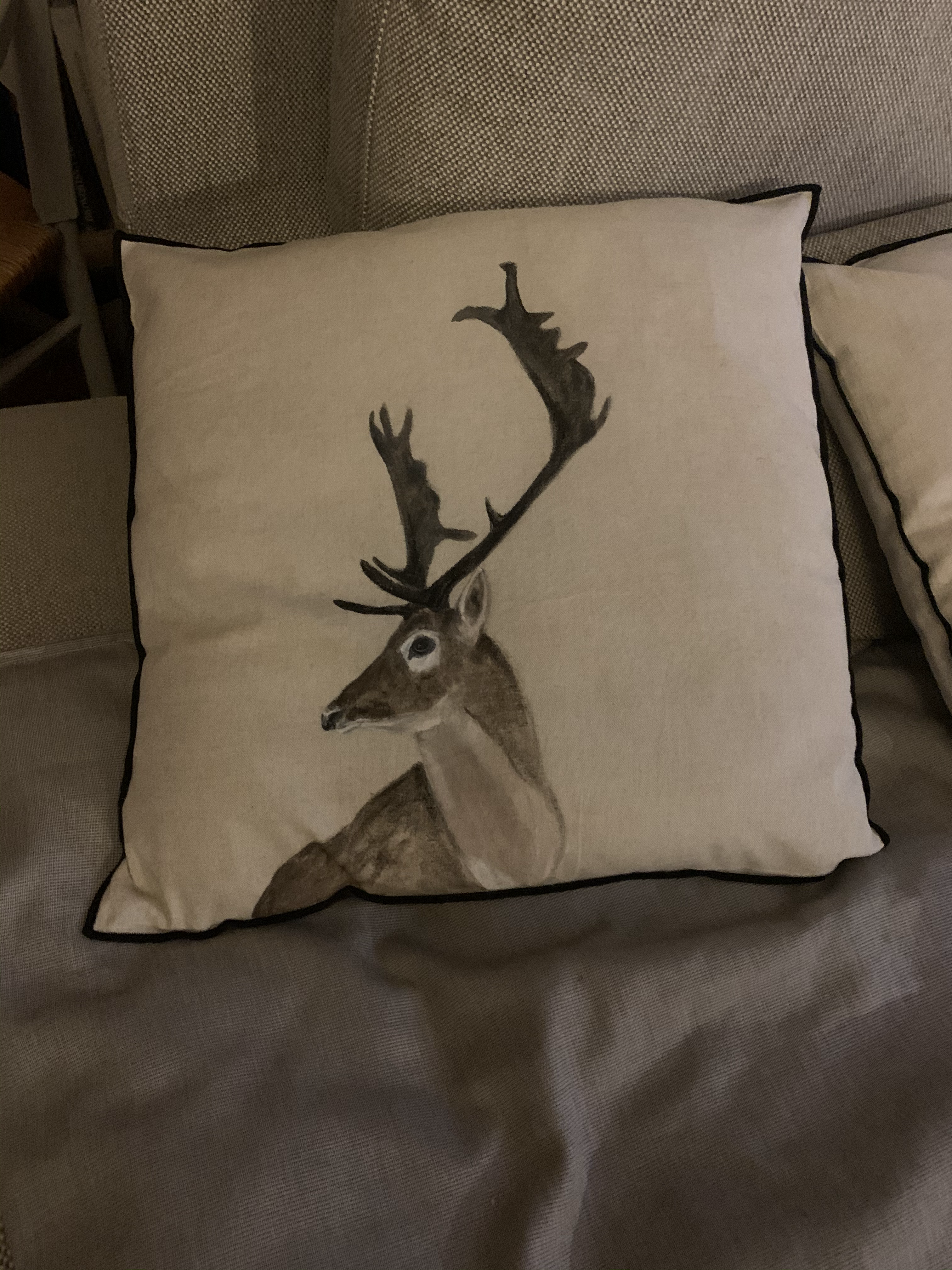 Coussin Cerf de profil