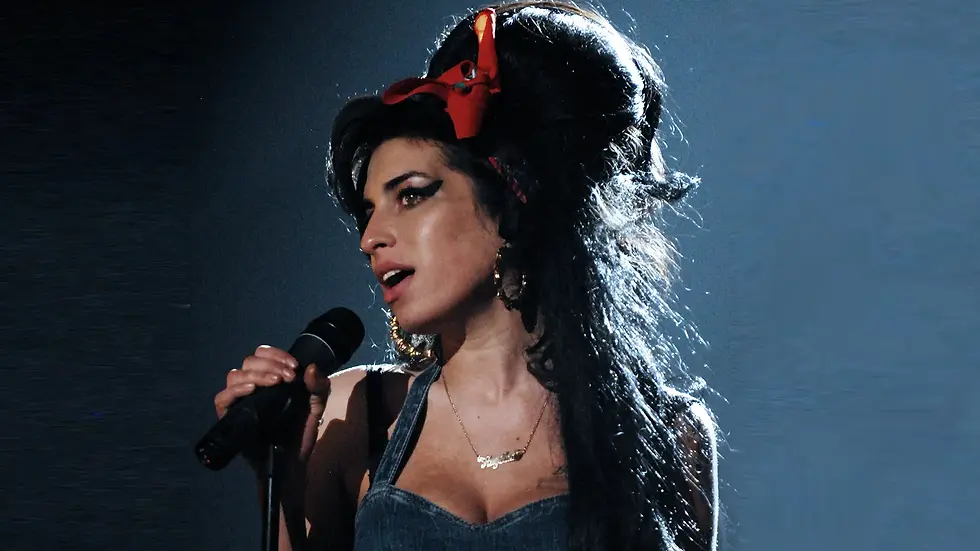 Amy Winehouse singing