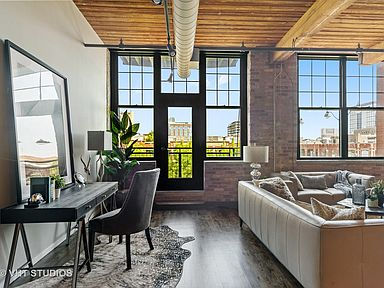 Urban Living Loft West Loop