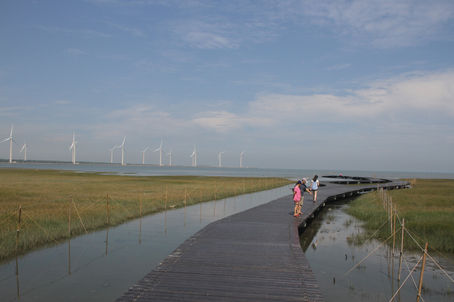 造訪古鎮，自在看海吹吹風Visit old villages and feel the breeze while watching the waves at ease