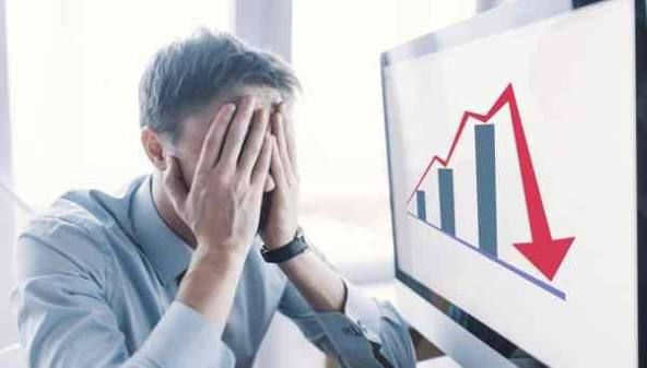 Khi doanh nghiệp rơi vào ngõ cụt và không thể tiếp tục hoạt động, "Giải thể" và "Phá sản" là hai lối rẽ pháp lý mang lại những hệ lụy hoàn toàn khác biệt cho người đứng đầu. Rất nhiều Giám đốc, chủ doanh nghiệp băn khoăn: Liệu sau khi đóng cửa công ty, mình có bị tước quyền thành lập và quản lý doanh nghiệp mới?