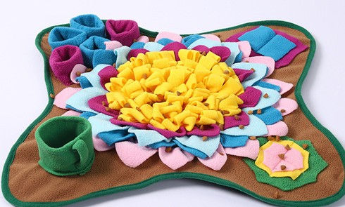 Flower snuffle mat
