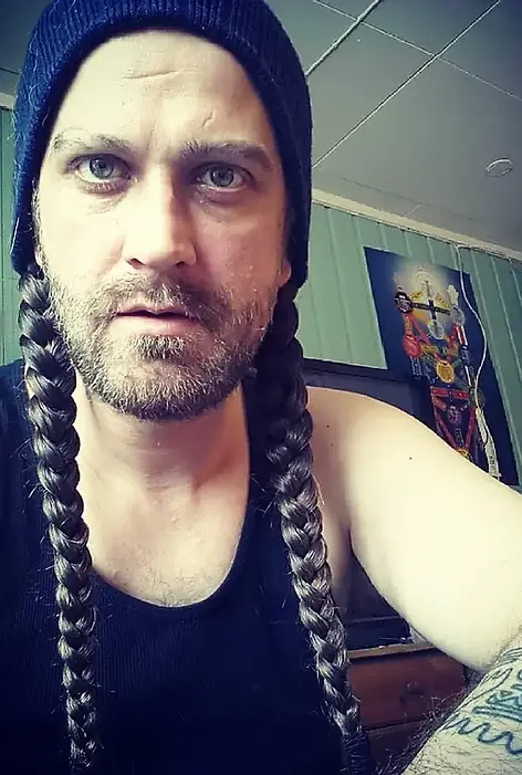 ULF IN HIS ROOM