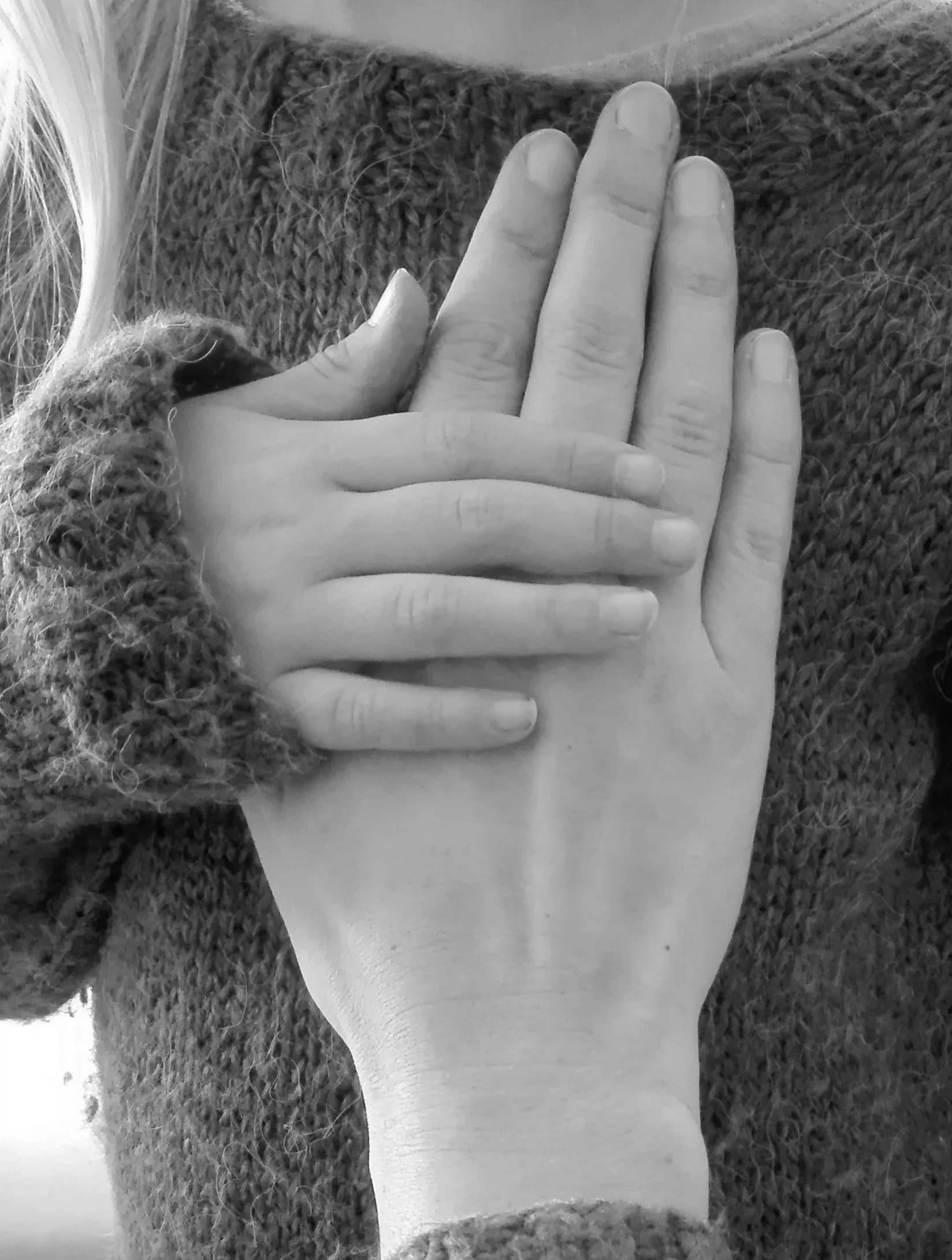 mains-coeur-enfant.webp