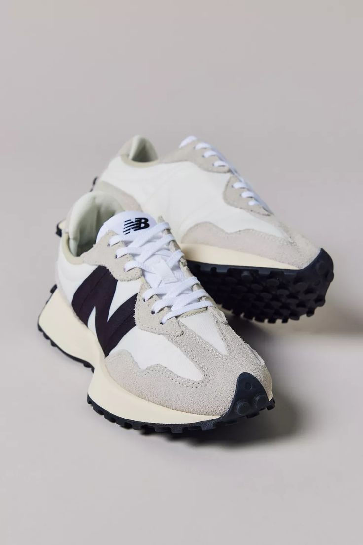 Thumbnail: New Balance 327