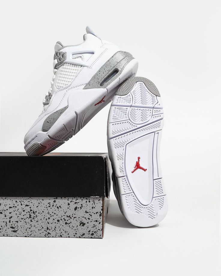 Thumbnail: Air Jordan 4 Retro White Oreo