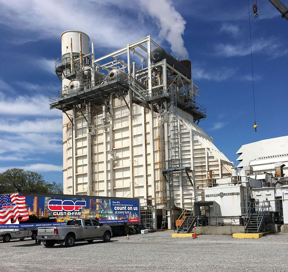Gas turbine power plant with a Cust-O-Fab crew truck