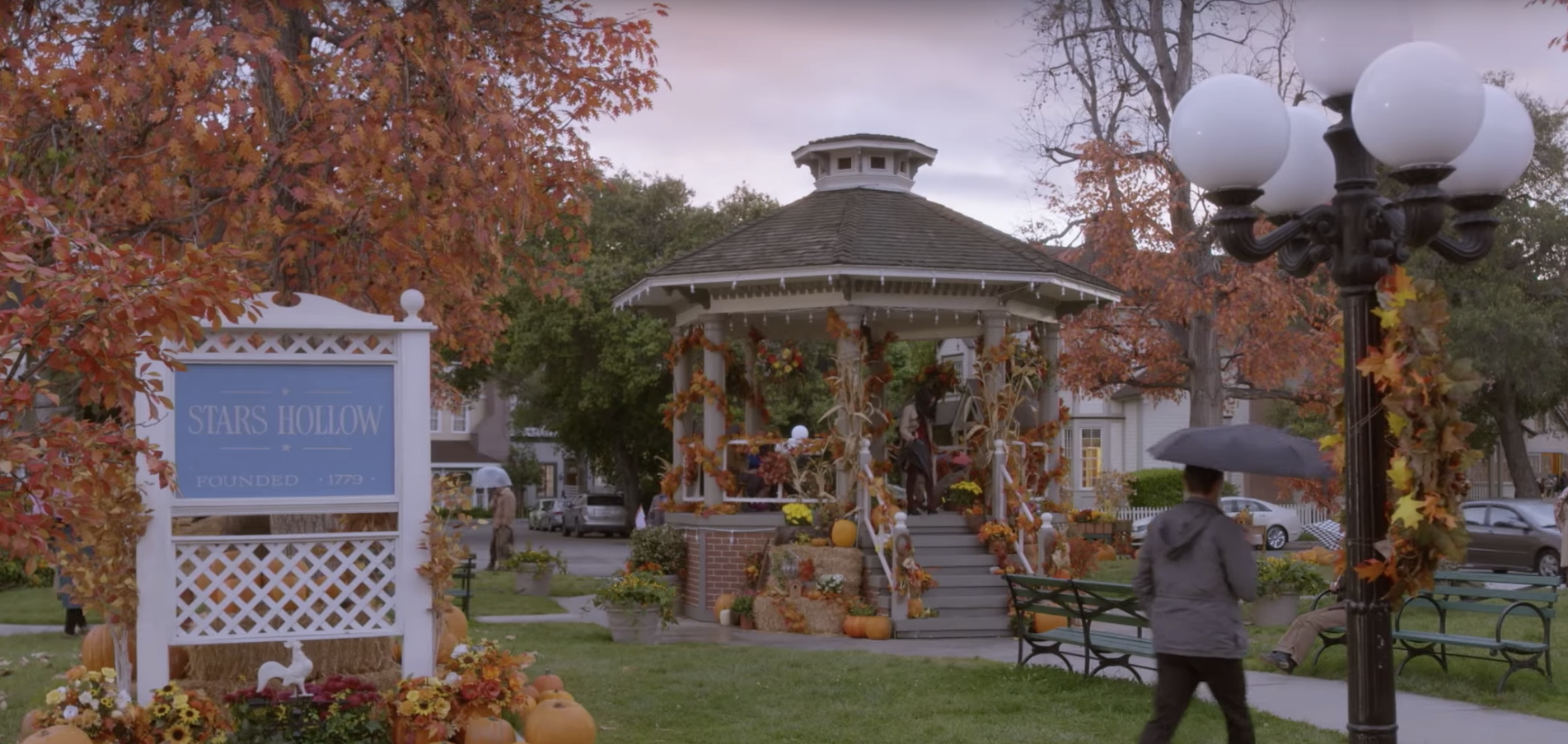 stars-hollow-2 (1).webp