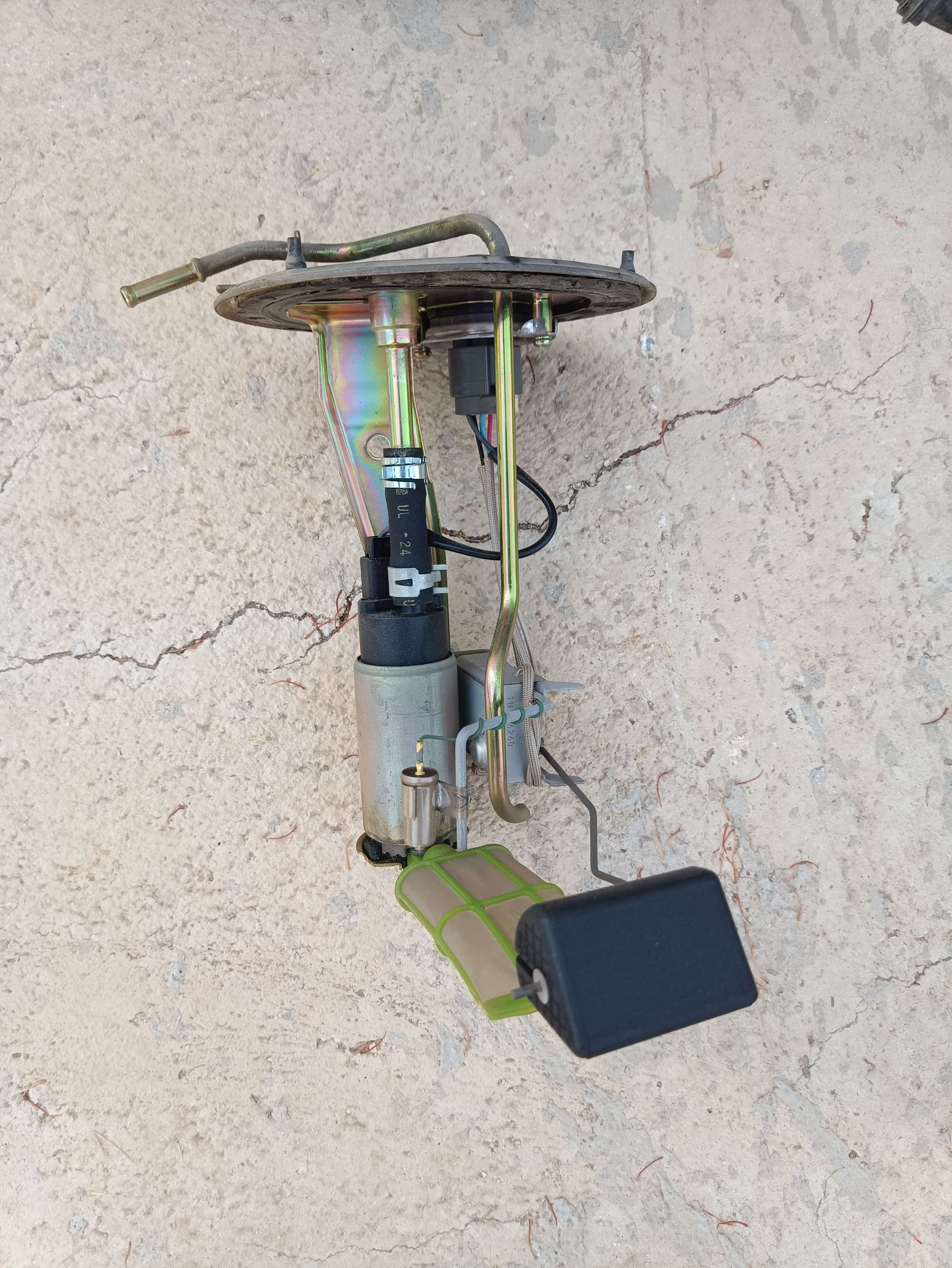 Toyota Tercel 1999 1.3 fuel pump case without pump 