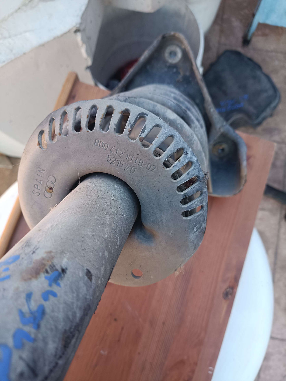 V.W Passat 1999 1.8 shock absorber passenger 