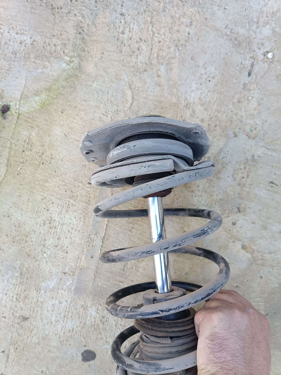 Thumbnail: Peugeot 206 2000 1.1 Drivers side shock absorber 