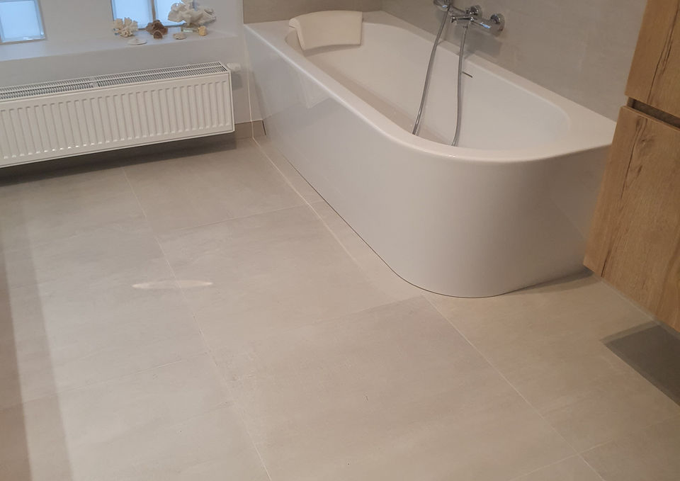 sanitair project - hoekbad - ingebouwde badkraan