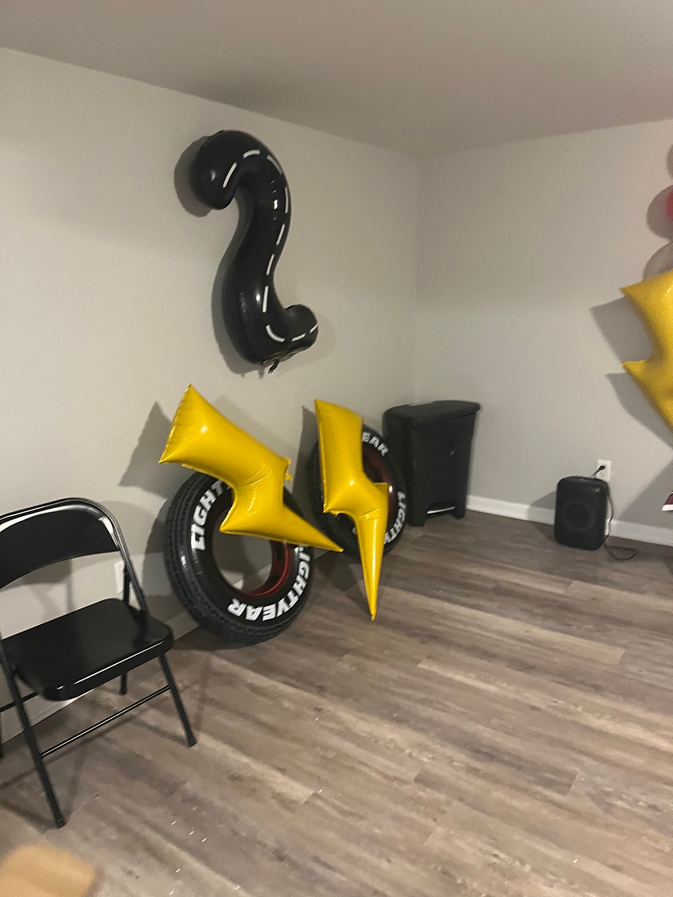 Thumbnail: Balloon garland