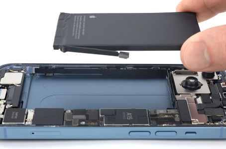 So sánh dung lượng pin của iPhone 15 và iPhone 15 Pro