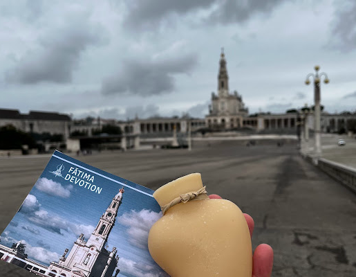 Devotional offering at the Shrine of Fátima for marriage blessings, fertility prayers and family intentions. A spiritual act of faith for couples, future mothers and families asking for love, peace, motherhood, pregnancy and protection through Our Lady of Fátima.